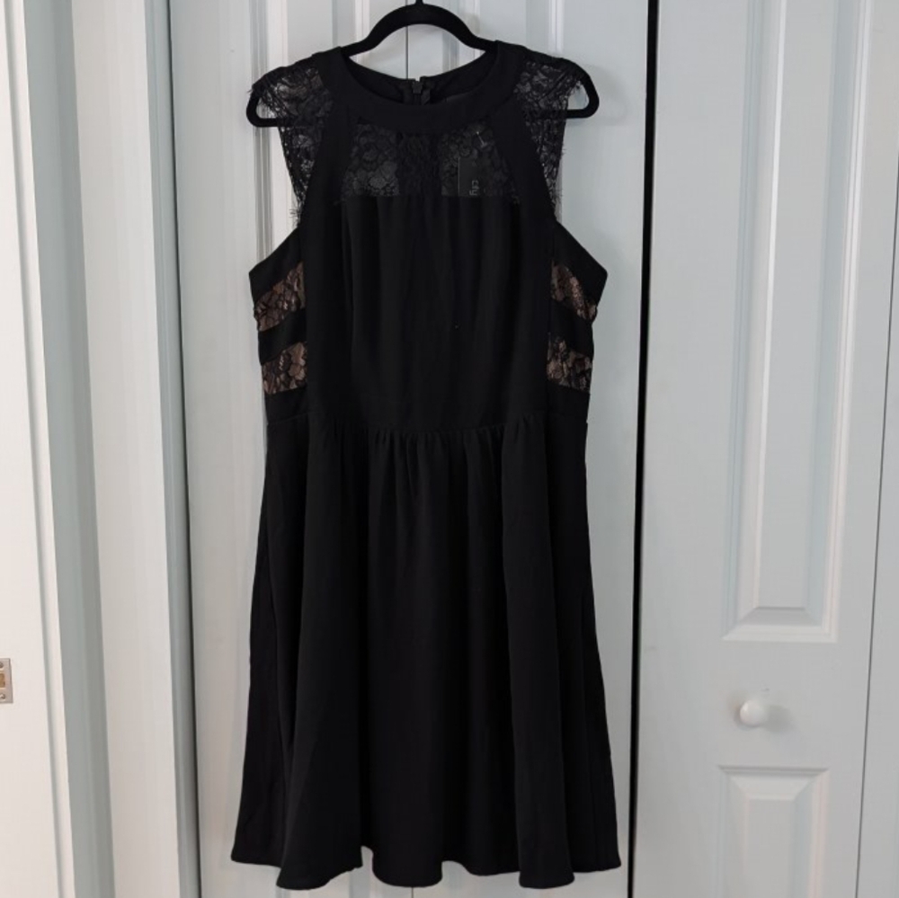 City Chic Dress with Lace Detail